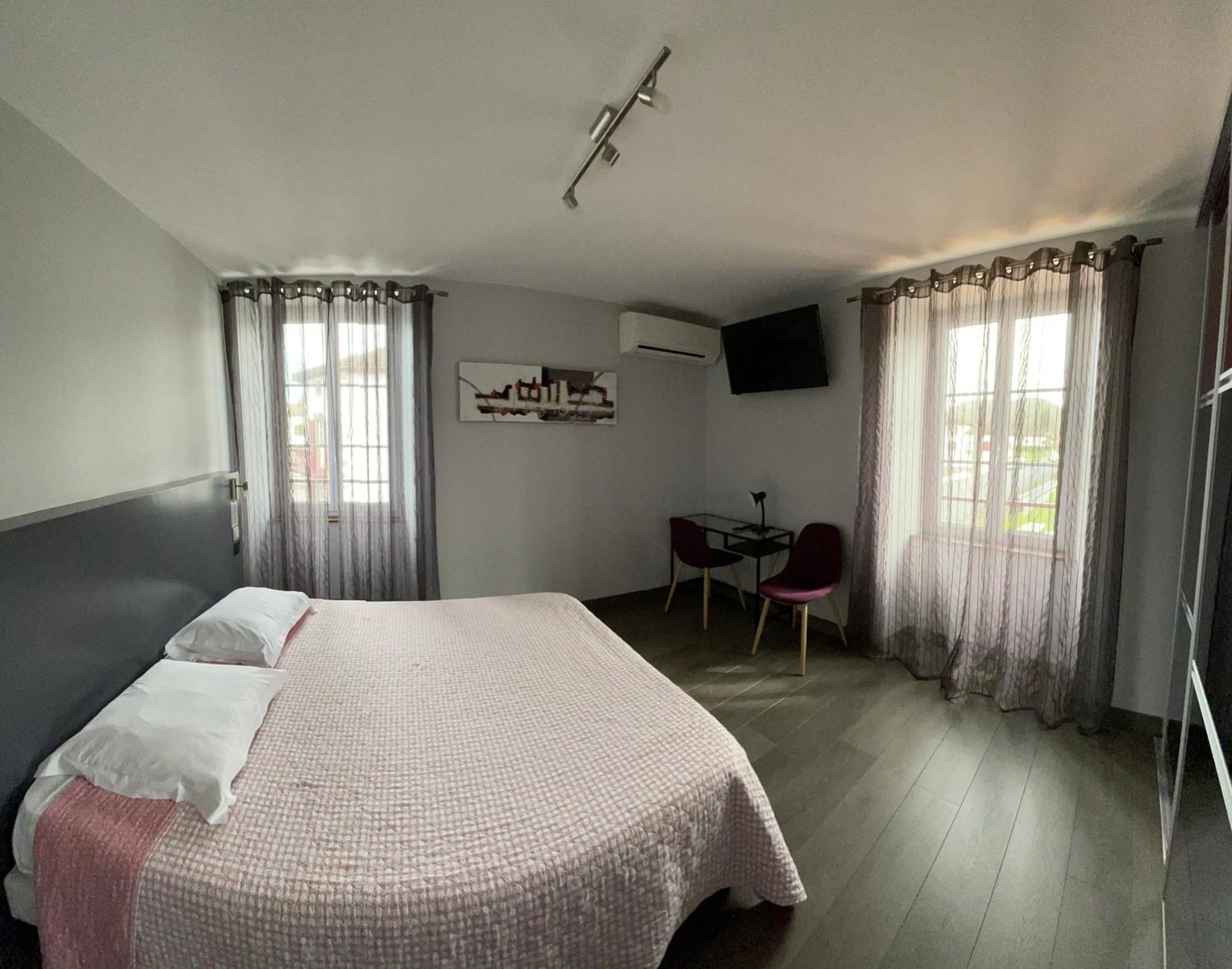 Hotel Mendy Saint-Jean-le-Vieux  Екстериор снимка