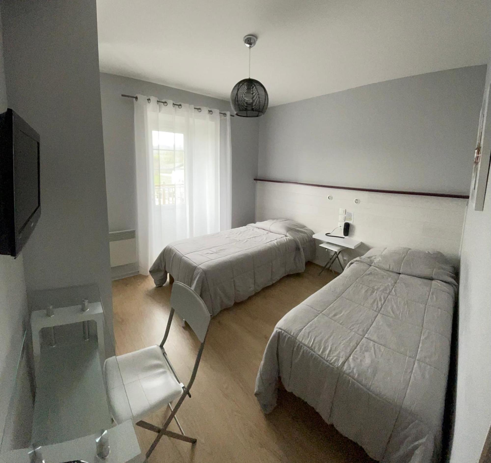 Hotel Mendy Saint-Jean-le-Vieux  Екстериор снимка