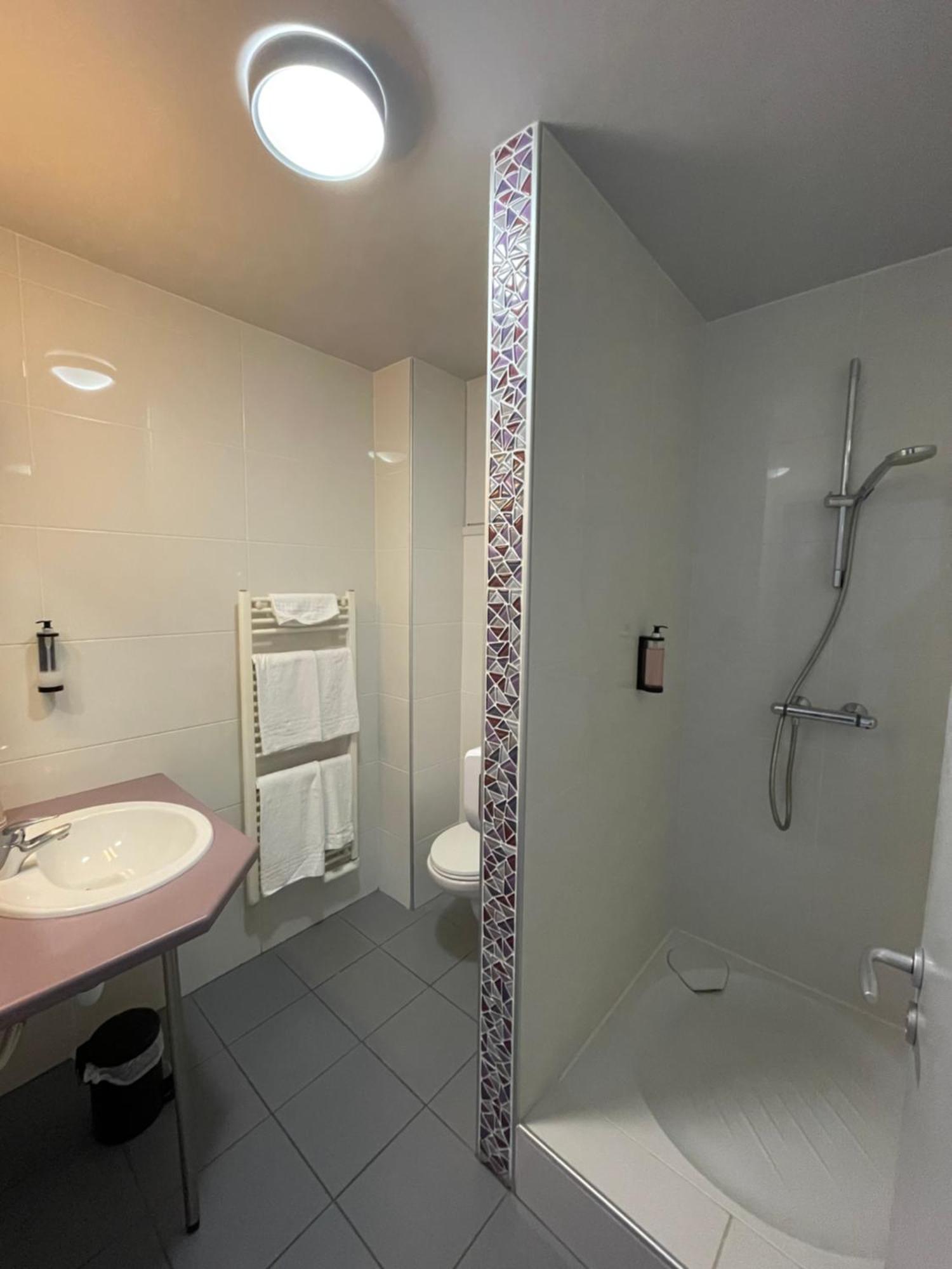 Hotel Mendy Saint-Jean-le-Vieux  Екстериор снимка