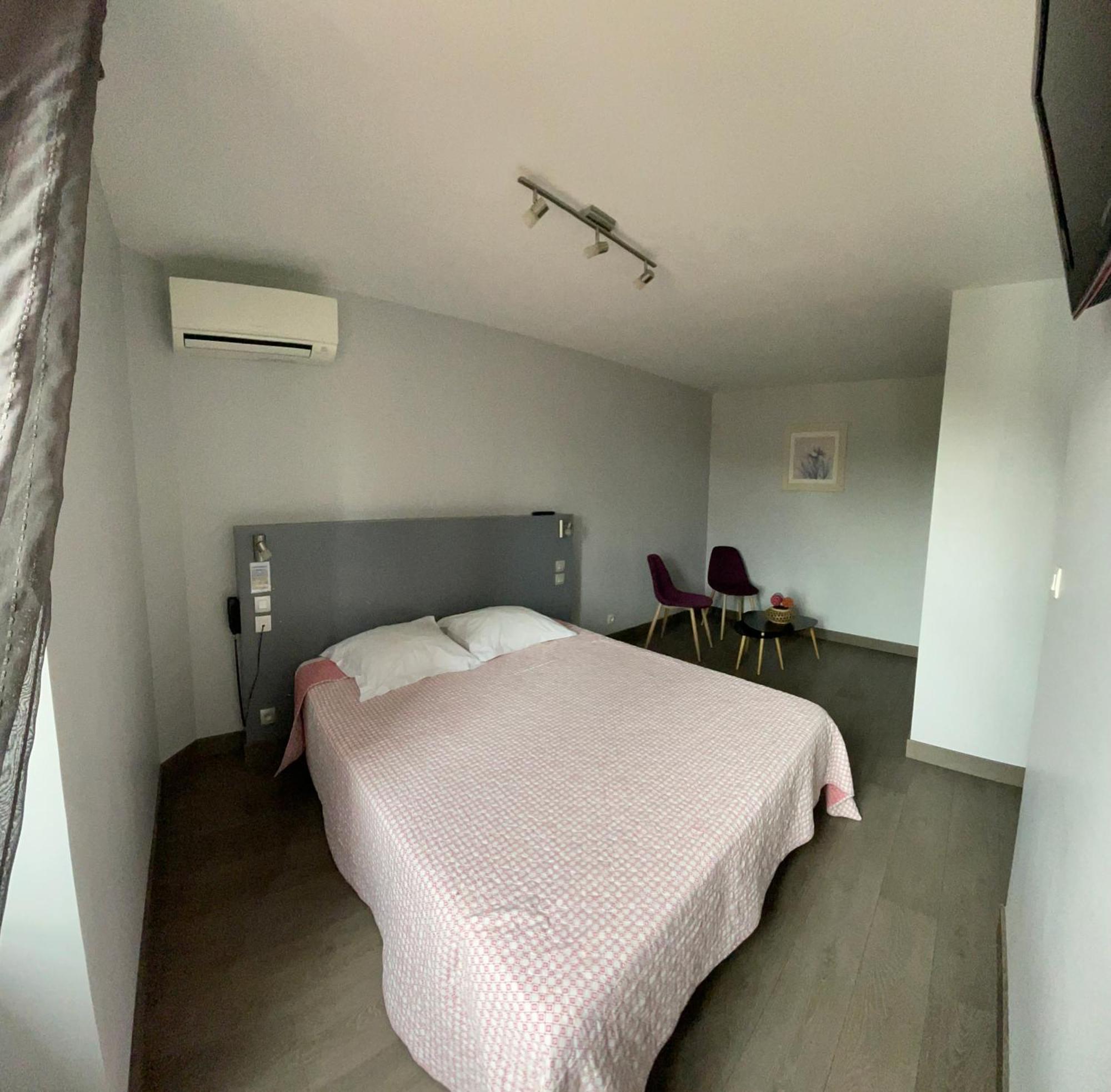 Hotel Mendy Saint-Jean-le-Vieux  Екстериор снимка